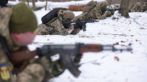 У Києві роздали 25 тисяч автоматів і 10 мільйонів патронів