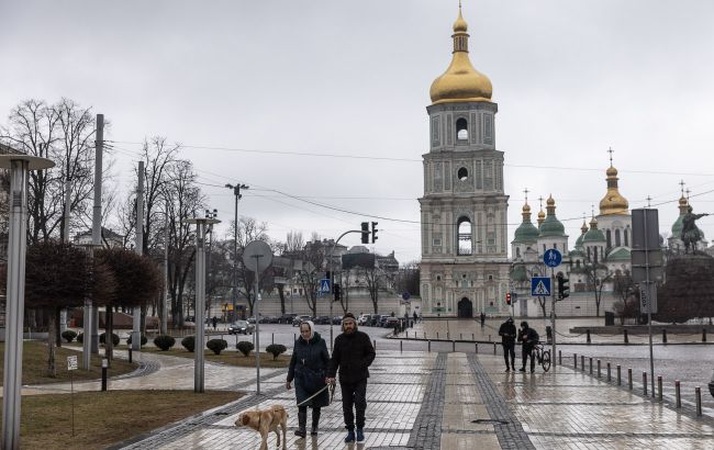 Киян попередили про сильний вітер до кінця доби і дали поради