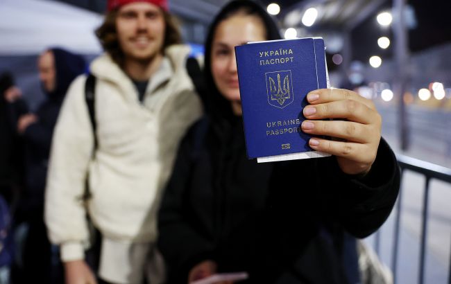 Без виз в 143 страны. Украинский паспорт поднялся на 4 пункта в международном рейтинге