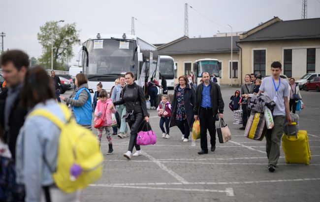 ЗМІ дізналися, чи готова Польща позбавити українських чоловіків біженства, як планує ЄС