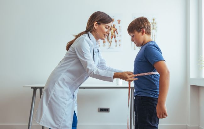 Лишний вес или ожирение у ребенка: что делать родителям