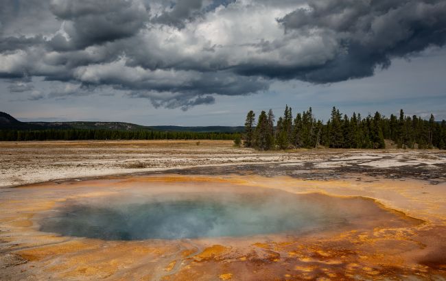 Супервулкан под Йеллоустоуном не спит: под ним нашли опасный слой магмы