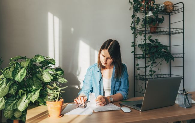 Надо ли украинцам платить налоги из-за границы: объяснение адвоката