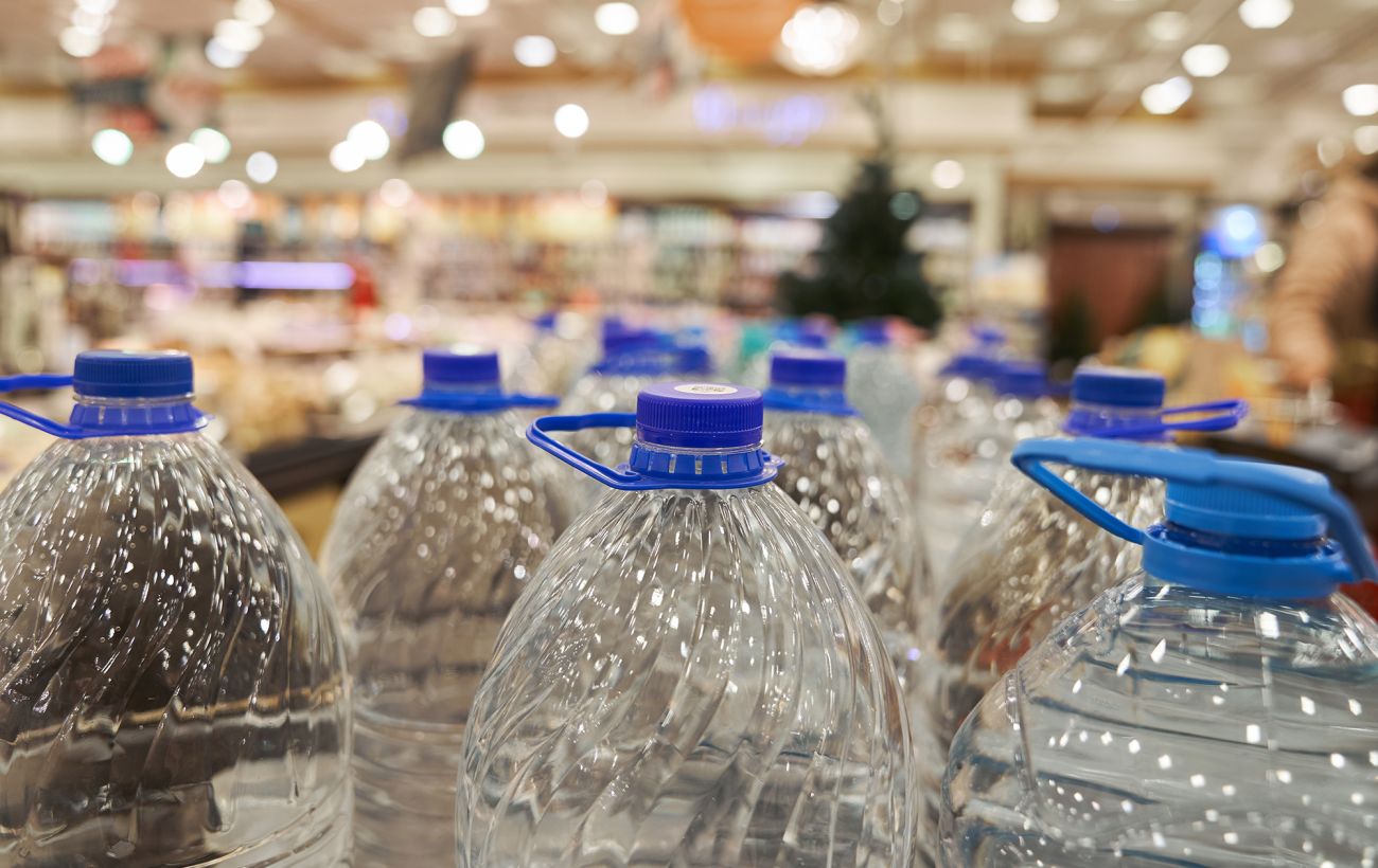 Чому називати 5-літрову пляшку "баклажкою" - це помилка, яку ми робимо щодня