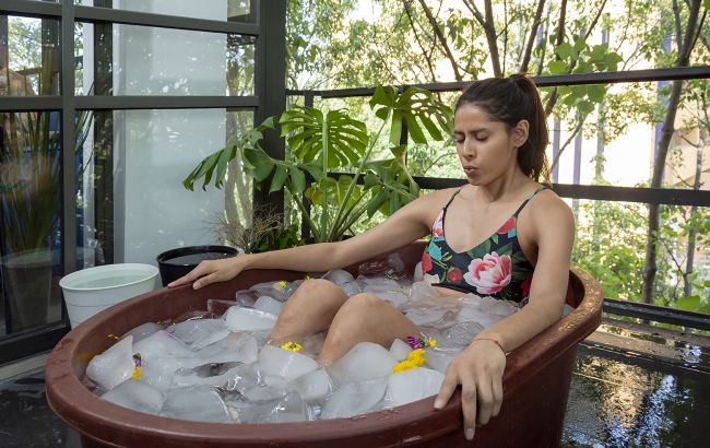 Биохакинг из TikTok может не работать: генетик объяснил правду о ледяных ваннах и "омоложении"