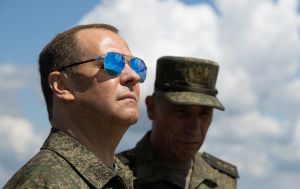 "Приїдуть без віз, як у 1945-му": Медведєв відкрито пригрозив ЄС військовим вторгненням