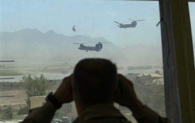 США приостановили эвакуационные рейсы из Кабула из-за толп на взлетной полосе