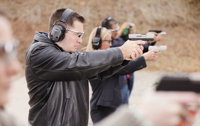 Ілюзія безпеки чи порятунок? Чи потрібна українцям короткоствольна зброя