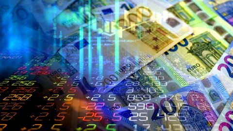 Доллар упал ниже психологической отметки, евро идет вниз: курс на 13 февраля и на что он влияет