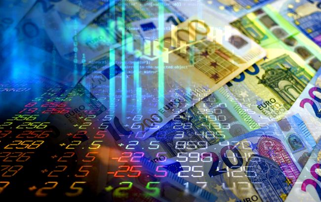 Доллар упал ниже психологической отметки, евро идет вниз: курс на 13 февраля и на что он влияет