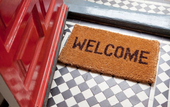 Амулет у порога: какого цвета и формы должен быть коврик, чтобы в доме всегда водились деньги