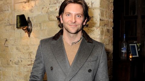 Модный папочка: стильный Брэдли Купер прогулялся с любимой дочкой по Нью-Йорку