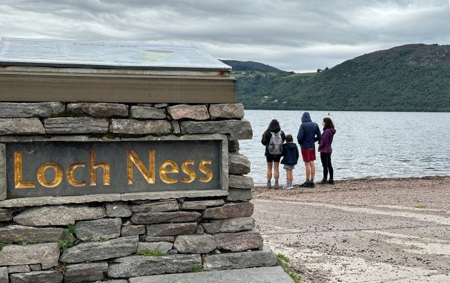 Вчені дістали з озера камеру, яка 50 років полювала за Лохнеським чудовиськом: що було на плівці