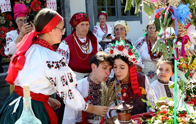 Осенние приметы наших предков: как украинцы предсказывали погоду, урожай и даже свадьбу