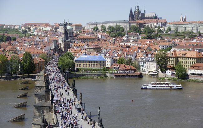 Министры обороны стран ЕС обсудят запрет на въезд российским туристам