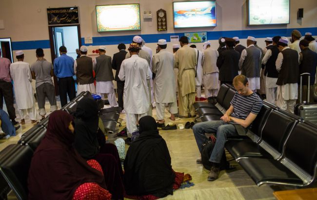 "Попереджувальний" вогонь в аеропорту Кабула: загинули п'ятеро людей