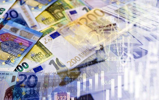 Євро вдруге побив рекорд, долар росте: курс на 17 квітня і що відбувається з євровалютою