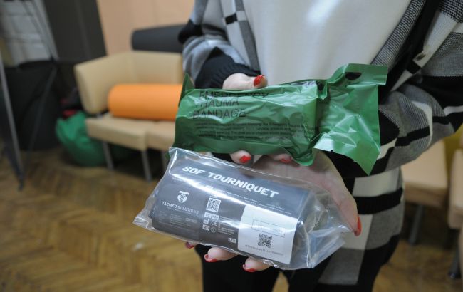 Лежали почти год. На складах Командования медицинских сил обнаружили 30 тысяч турникетов