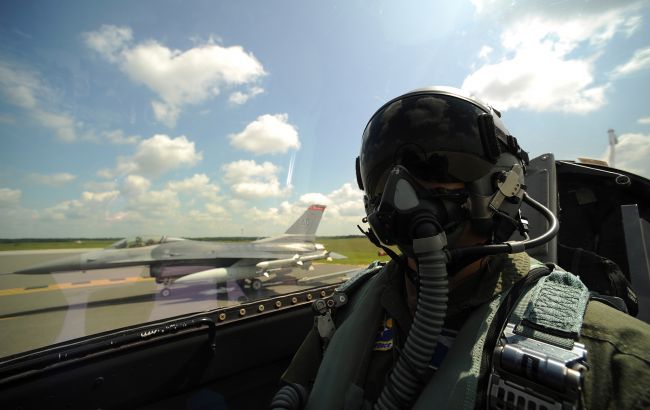 Украинские пилоты начнут обучение на F-16 в Британии, - Foreign Policy