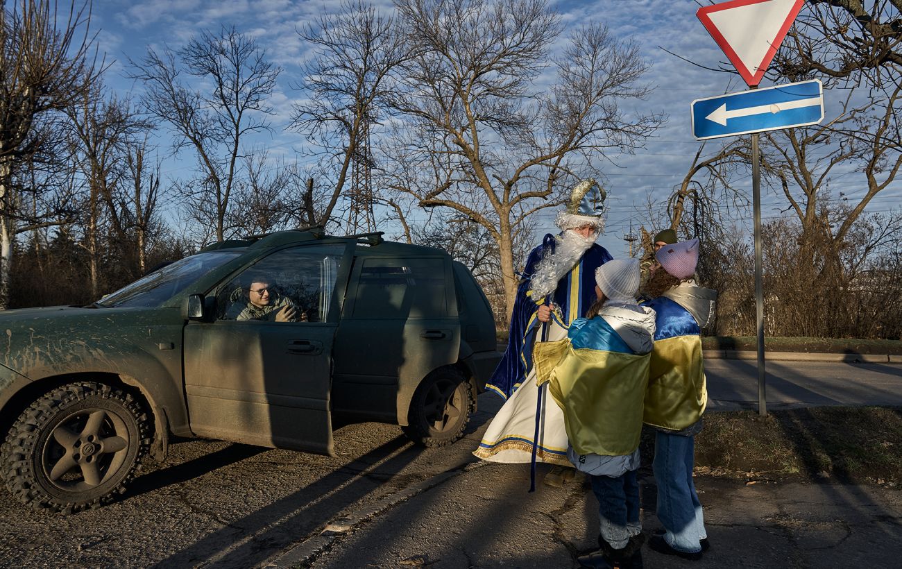 "Різдвяний портал" у Києві: як передати подарунки військовим на фронт