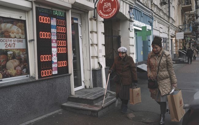 Курс доллара вырос после падения до минимума за восемь месяцев