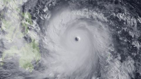 В Японії через тайфун знеструмлено близько 900 тис. будинків