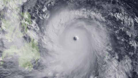 До узбережжя Китаю наближається супертайфун "Лекіма"