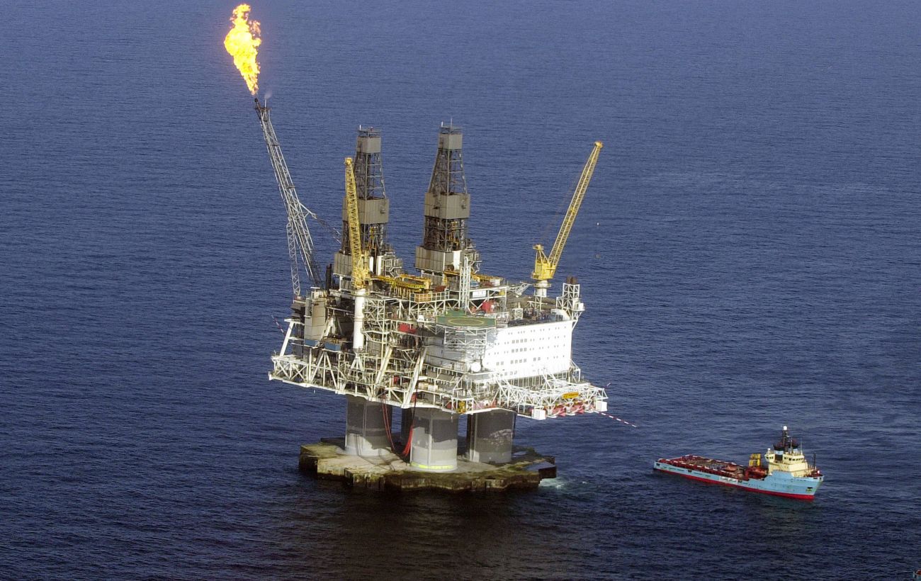 Нефть дорожает из-за снижения опасений из-за штамма "Омикрон"