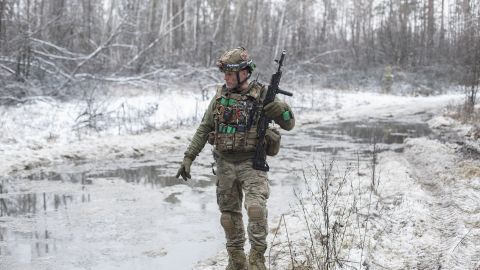 Перешли по льду: враг просочился в Закитное, десантники начали зачистку