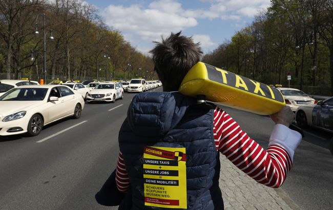 В Берлине таксисты устроили массовые протесты