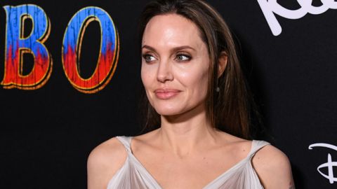 Анджелина Джоли взорвала сеть огромной грудью без белья (фото)