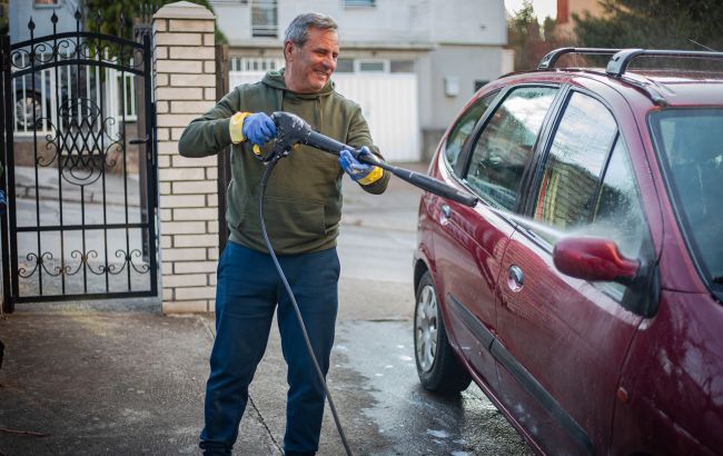 Весенние неприятности для авто: как защитить машину от битума и других дорожных сюрпризов