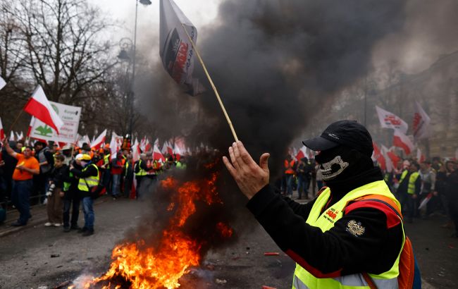 Польські перевізники готуються до нової блокади на кордоні з Україною: що відомо