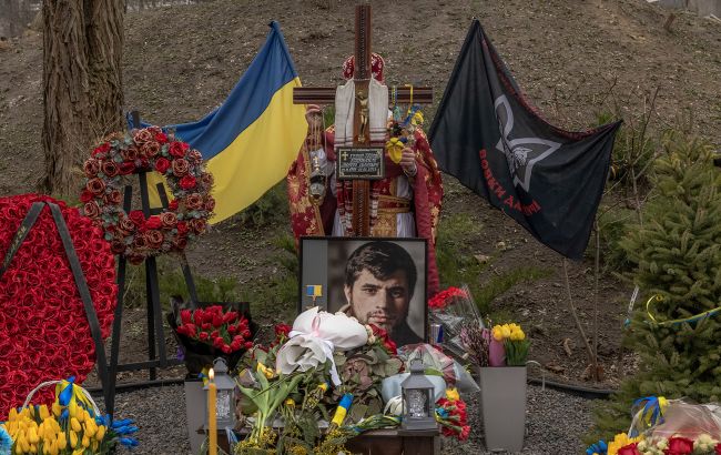 В Киеве открыли монумент Дмитрию "Да Винчи" Коцюбайло (фото)