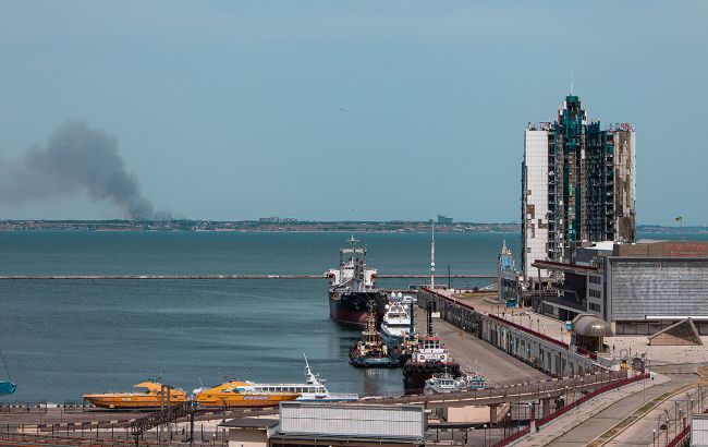 Росія вдарила по порту Одеси: пошкоджено цивільне судно, яке перевозило сою