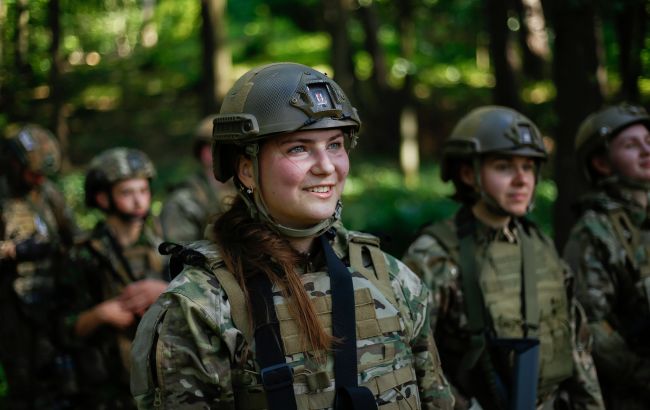 ВСУ получили первую партию женских бронежилетов: в чем их особенности