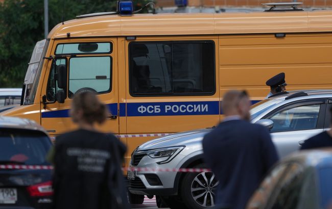 В мережі повідомляють про вибухи біля будівлі ФСБ в окупованому Криму (відео)