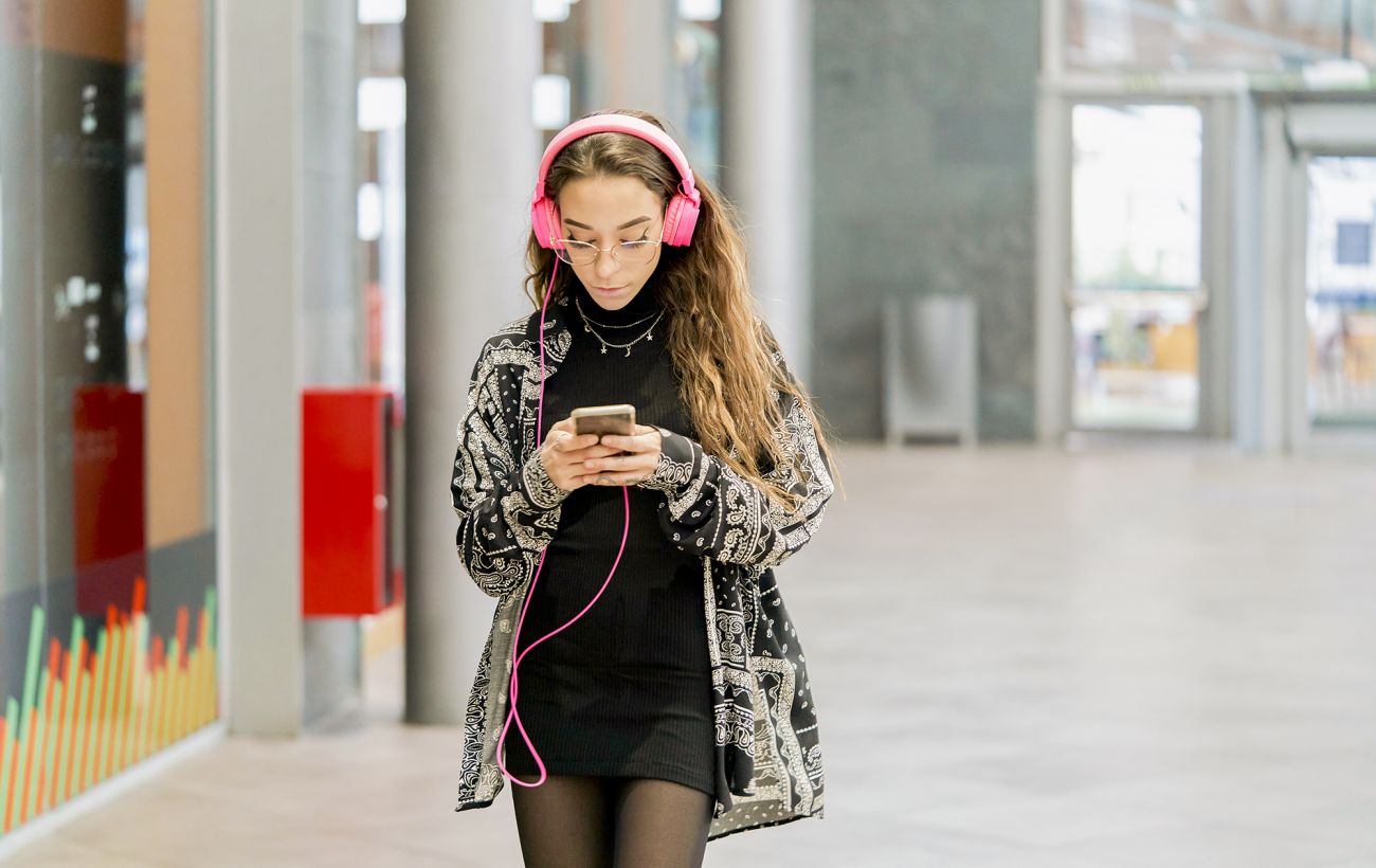 Українці ігнорують новини про війну заради музики та YouTube (опитування)