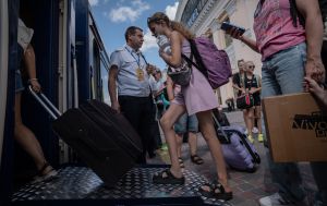 Через ворожі удари "Укрзалізниця" закрила продаж квитків на частину рейсів