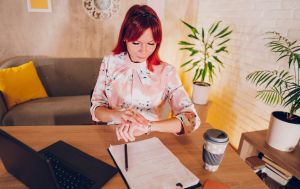 Маска турботи: який прихований страх змушує вас контролювати життя близьких