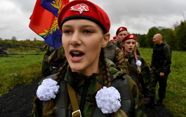 От санаториев до военных баз: РФ "перевоспитывает" украинских детей для войны