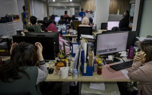 Обещали золотые горы, а забирали последнее: в Украине накрыли гигантскую сеть мошенников