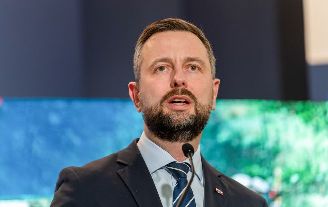 Міністр оборони Польщі різко відповів опозиції через закиди щодо України