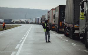 Під атакою мости - на кордоні затримки. Чому РФ б'є по Маяках Одеської області