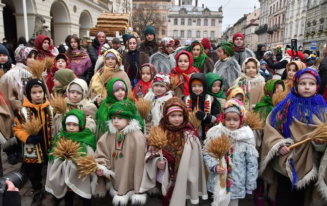 Их должен знать каждый украинец: 10 украинских колядок, без которых не представить Рождество