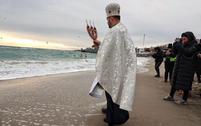 Крещение 2026: короткие и душевные поздравления в прозе и стихах