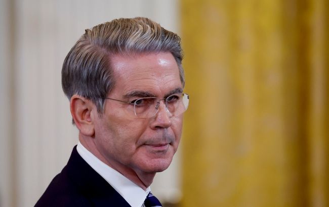 Глава Мінфіну США назвав Путіна воєнним злочинцем