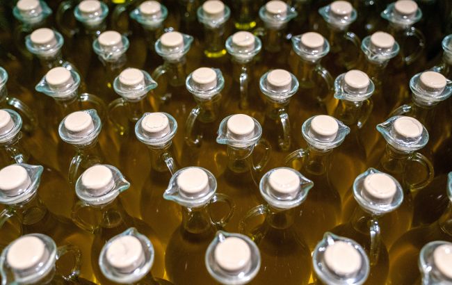 Суд оштрафовал предпринимателя, который "делал" оливковое масло из подсолнечника. Как распознать фальсификат