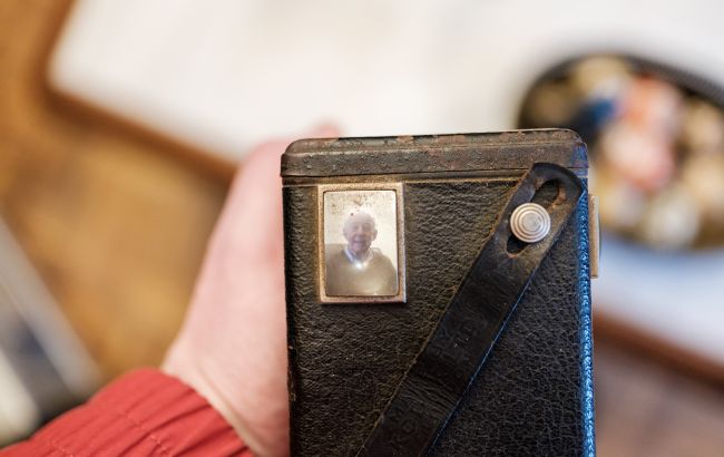 Хоч на аватарку, хоч на паспорт: старовинні фото для документів викликали захват у мережі