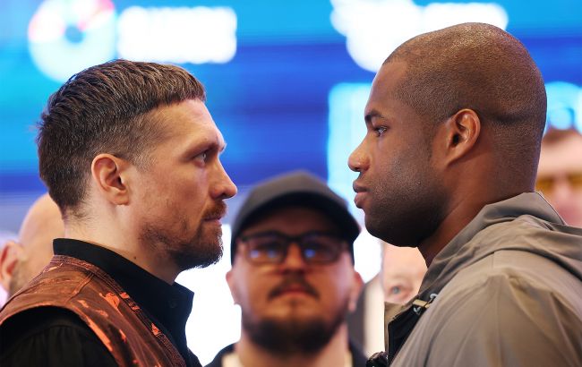 Когда бой Усика против Дюбуа - в субботу или воскресенье? Точное время, чтобы не проспать